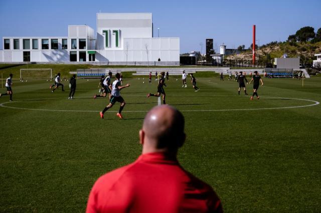 开云体育官方下载-亨利与马丁内斯分手 前国门里卡多进五盾教练组