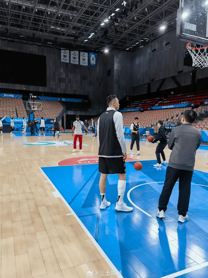 开云体育官方下载-媒体人谈北京男篮队内伤病情况：翟晓川也拉伤了